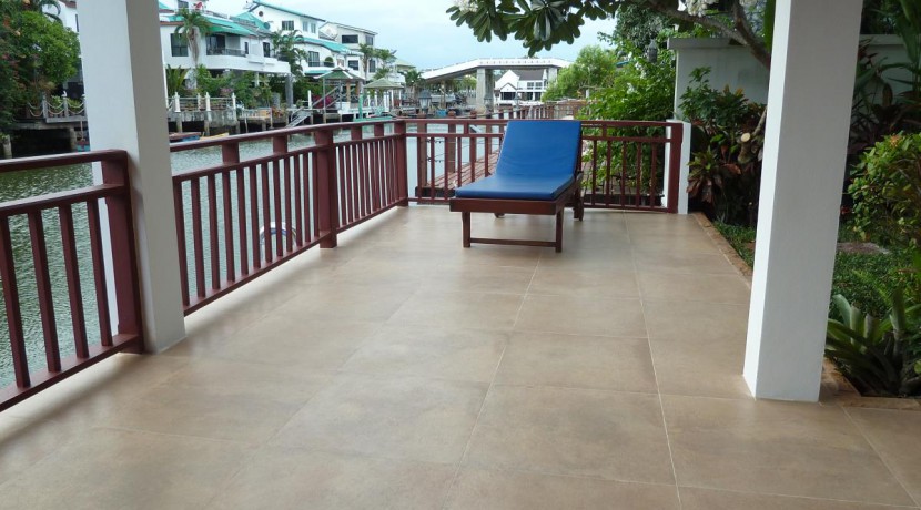 02 sun deck and estuary