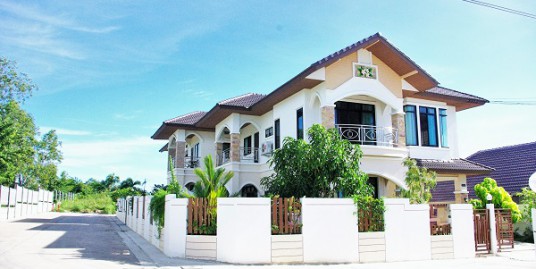 House with private Pool
