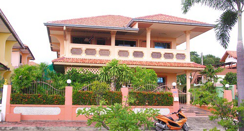 Large 4 bedroom House