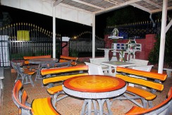NICE HOUSE IN THE CENTER OF PATTAYA Gest House Bar and Restaurant previously now private Residence for Sale, this nice house in the center of pattaya in a quiet area of pattaya center. Around this area have many restaurants, bars and laundry shop and if you need to buy something else, is just 2 min walk to Big-C Extra or 6 min with motorbike to Pattaya beach/walking Street.